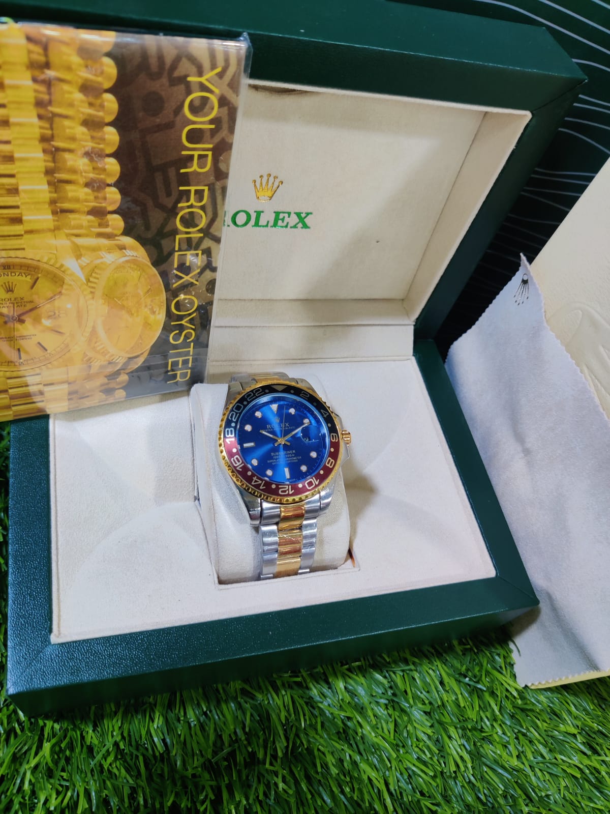 Rolex Golden Men's Watch – 18K Yellow Gold, Swiss Automatic Movement, Luxury President or Day-Date Timepiece