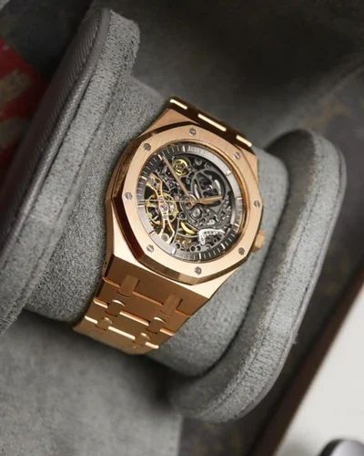 ⌚ Audemars Piguet Royal Oak
Where precision meets timeless elegance.